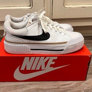 Women’s Nike Court Legacy Lift 9.5